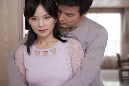 Vừa rời tòa sau ly hôn, tôi về phòng trọ dọn đồ để đến với nhân tình thì choáng váng phát hiện sổ tiết kiệm 10 tỷ đứng tên vợ cũ