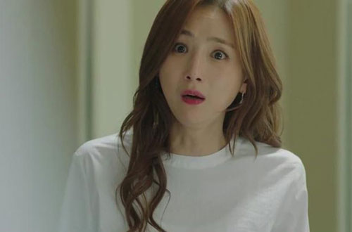 Chồng ép phải ly hôn, tôi cười nhếch mép rồi đưa cho anh bản tiểu sử của cô nhân tình 'đào mỏ'