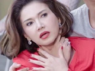 Mẹ tôi gọi điện lên hỏi chị dâu về khoản tiền đóng góp xây nhà, chị trả lời một câu 'ráo hoảnh' khiến cả nhà 'chao đảo'