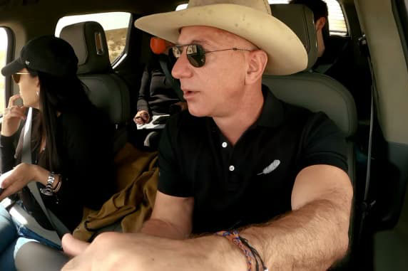 Đây là mẫu xe đang được tỷ phú giàu nhất thế giới sử dụng