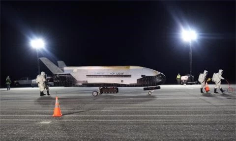 Almaz-Antey: X-37B Mymang theo 6 dau dan hat nhan 