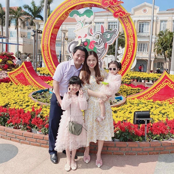 Ths.BS Nguyễn Tấn Hùng cùng vợ và con gái dịp Tết Nguyên đán Tân Sửu 2021