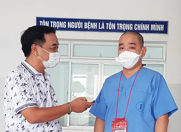 Ths.BS Nguyễn Tấn Hùng trả lời phỏng vấn Doanh nghiệp Việt Nam trước khi dẫn đầu đoàn công tác của Bệnh viện Đà Nẵng chi viện tỉnh Bắc Giang chống dịch Cvid-19