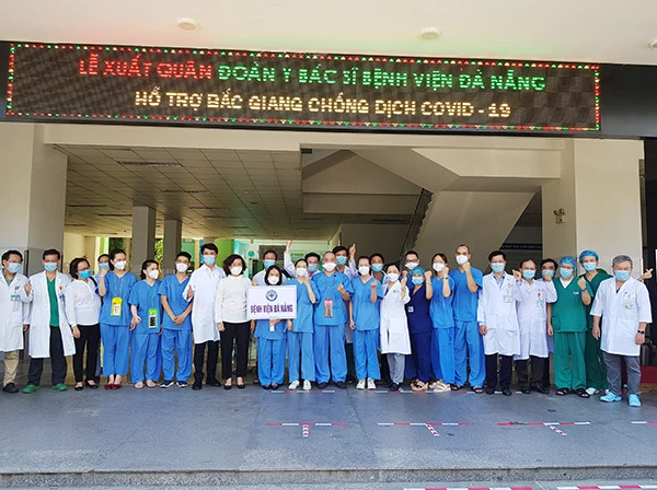 Lễ xuất quân chiều 31/5 của đoàn y bác sĩ Bệnh viện Đà Nẵng hỗ trợ tỉnh Bắc Giang chống dịch Cvid-19