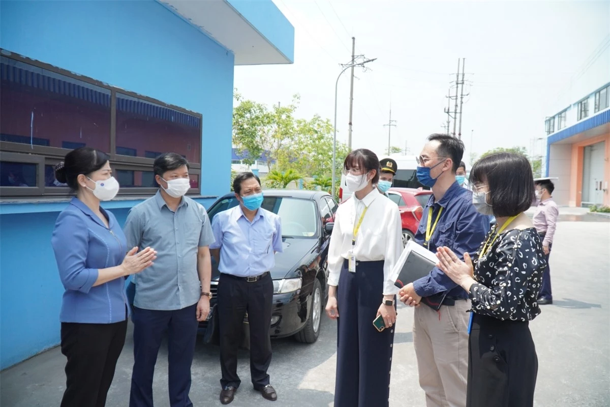 Lãnh đạo tỉnh Bắc Ninh kiểm tra công tác phòng chống Covid-19 tại Công ty TNHH sản xuất Biel Crystae Việt Nam (KCN VSIP Bắc Ninh).