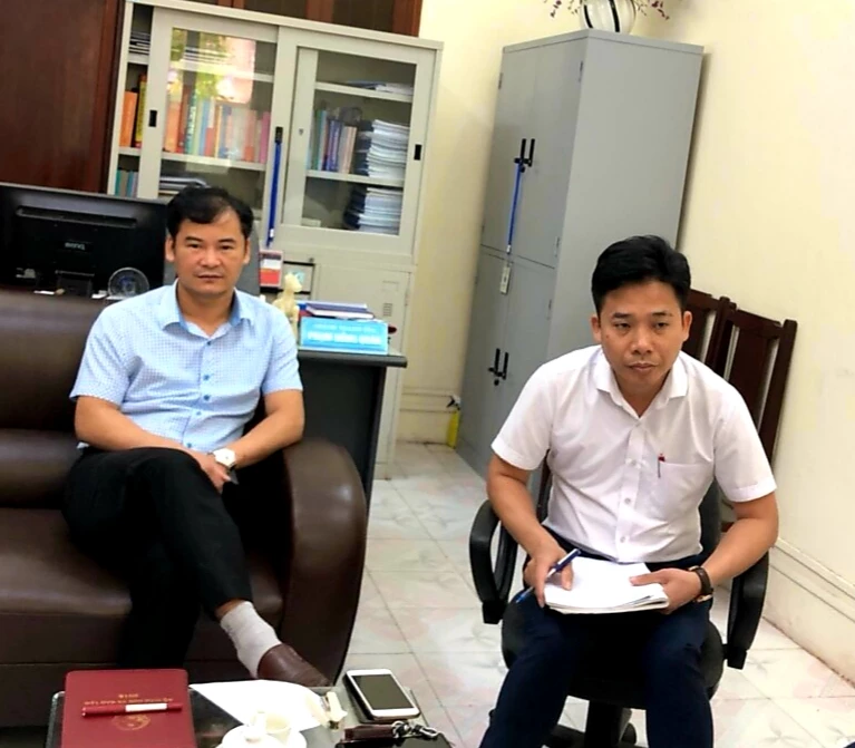Đại diện Sở GD&ĐT tỉnh Hải Dương làm việc với PV Báo PLVN.
