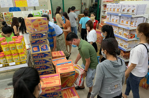 TP.HCM: Hàng hoá dồi dào, người dân không nên đổ xô đi mua sắm 