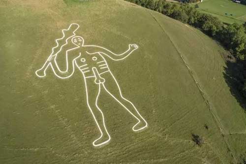 Phát hiện thú vị về bức vẽ khổng lồ trên sườn đồi ở Anh
