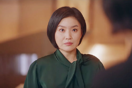 Ngủ cùng giường nhưng bố mẹ chồng không nói chuyện suốt 10 năm, ông mất đi tôi mới biết sự thật trong hốc tường