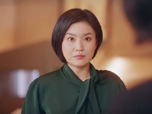 Ngủ cùng giường nhưng bố mẹ chồng không nói chuyện suốt 10 năm, ông mất đi tôi mới biết sự thật trong hốc tường