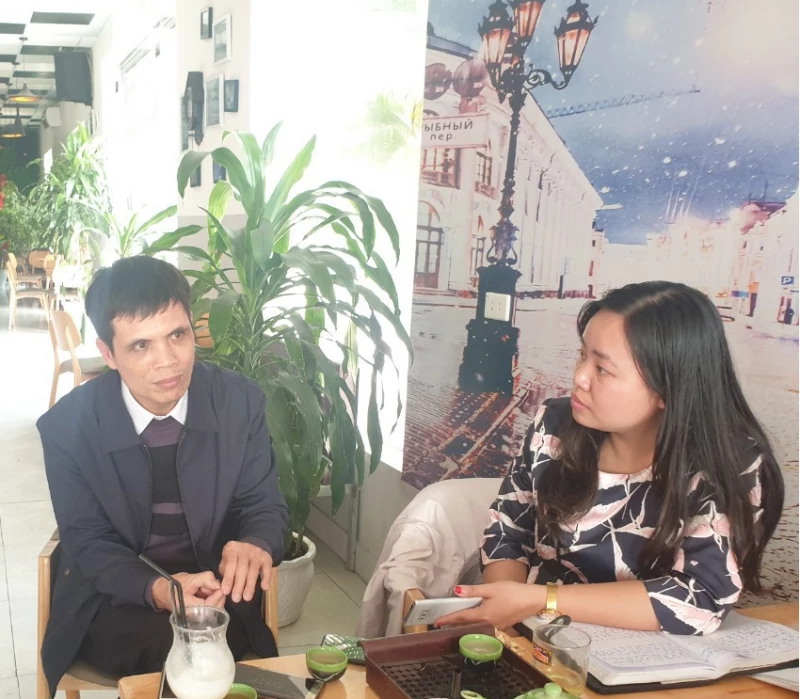 Thầy giáo Vũ Văn Cát chia sẻ với phóng viên Báo PLVN.