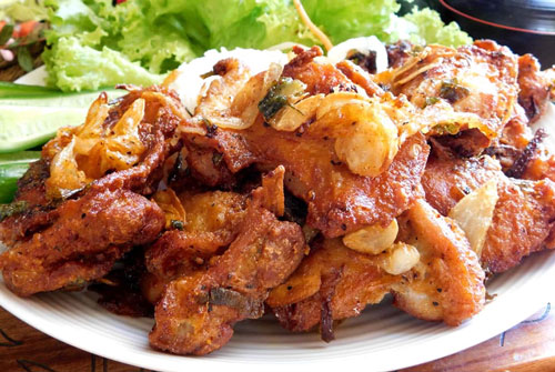 Trước khi làm món gà chiên hành cực hấp dẫn, đừng bỏ qua bước này để gà giòn, đậm vị hơn