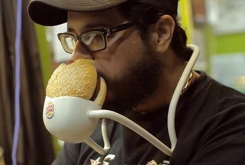 Loạt ảnh cho thấy cuộc sống khó khăn đến đâu cũng không làm khó được người lười