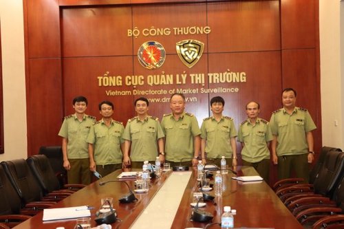 Tổng Cục trưởng Trần Hữu Linh làm việc với Tổ công tác về Quản lý thị trường 