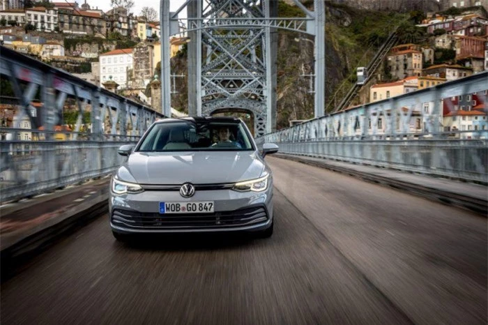 Volkswagen Golf Mk8 ra mắt, giá từ 2,18 tỷ đồng 7