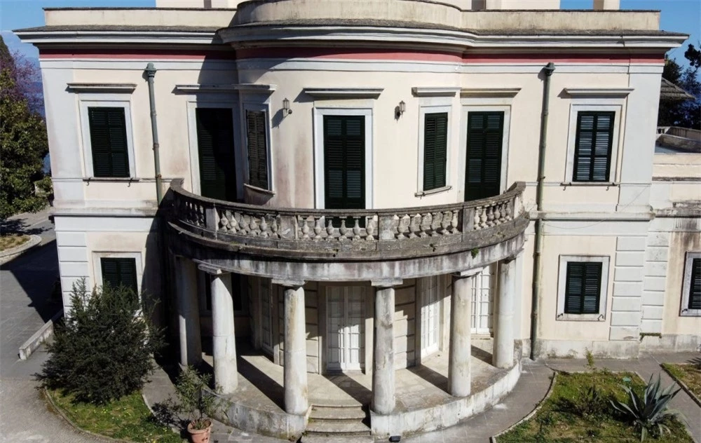 Bên trong căn biệt thự trên đảo Corfu, nơi sinh của Hoàng thân Philip ở Hy Lạp Bên trong căn biệt thự, nơi sinh của Hoàng thân Philip ở Hy Lạp
