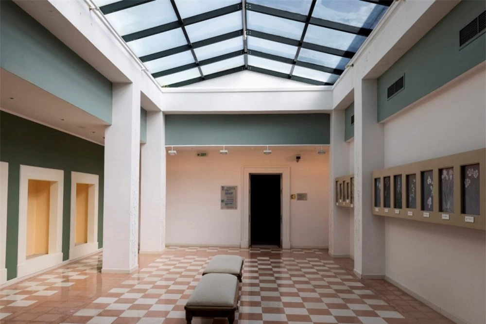 Bên trong căn biệt thự trên đảo Corfu, nơi sinh của Hoàng thân Philip ở Hy Lạp Bên trong căn biệt thự, nơi sinh của Hoàng thân Philip ở Hy Lạp