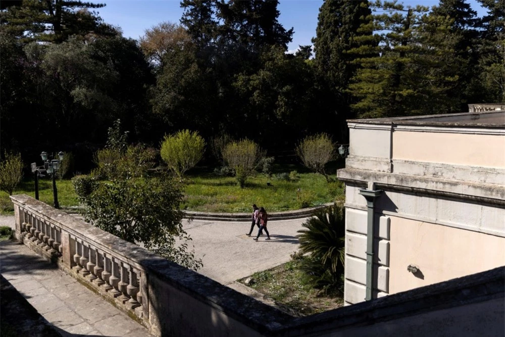 Bên trong căn biệt thự trên đảo Corfu, nơi sinh của Hoàng thân Philip ở Hy Lạp Bên trong căn biệt thự, nơi sinh của Hoàng thân Philip ở Hy Lạp