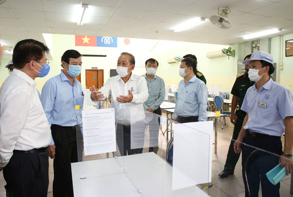 Phó Thủ tướng Thường trực kiểm tra công tác chống dịch COVID-19 tại TPHCM