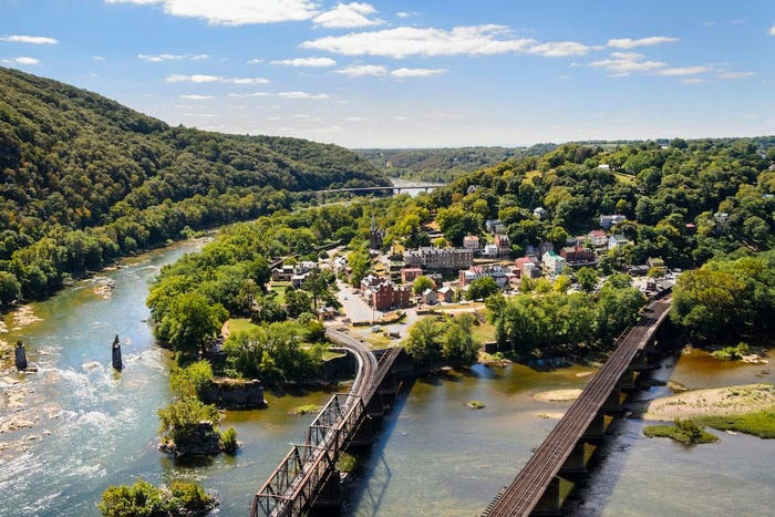 Lạc vào thế giới cổ tích khi khám phá 12 thị trấn xinh đẹp ở Mỹ