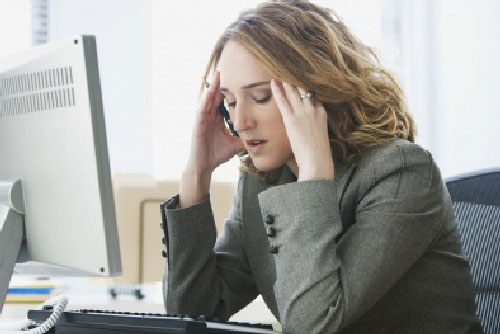 Lý do nhân viên văn phòng nên tránh nhai kẹo cao su, hít mùi hương mạnh khi làm việc