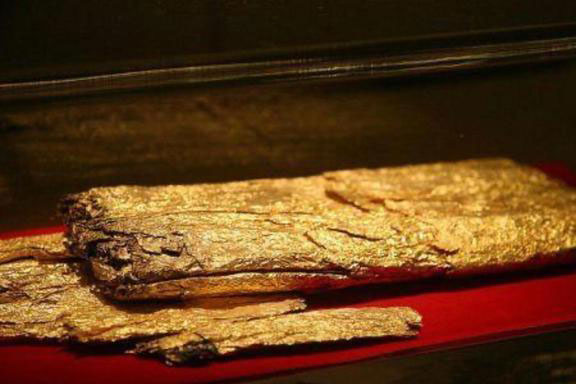 Chuyên gia khai quật được 5,5kg vàng trong lăng mộ, nửa năm sau đem cân đã hụt đi 1kg: Uẩn khúc ở đâu?