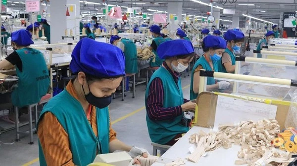 Ước tính mỗi ngày mất hơn 2.000 tỷ đồng; trên 140.000 lao động ngừng việc khi phải tạm dừng hoạt động 4 KCN Bắc Giang. 