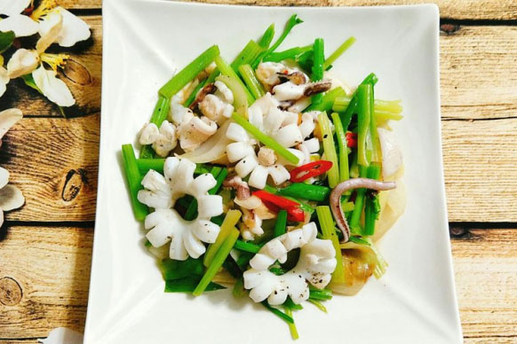 Thêm 1 vài loại rau củ có sẵn này, món mực xào sẽ trở nên hấp dẫn hơn bội phần