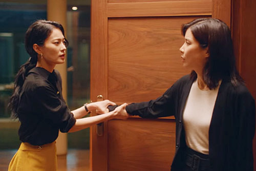 Chồng nằng nặc đòi đuổi cô giáo dạy đàn của con, tôi sốc nặng khi cô ấy bất ngờ lôi kéo tôi vào kế hoạch trả thù