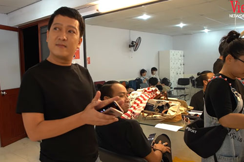 Trường Giang được Nhã Phương tặng điện thoại 50 triệu đồng: "Lòng dạ vợ tôi khó đoán lắm"