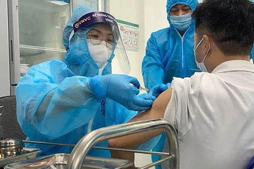 Bộ Y tế khuyến khích và tạo điều kiện tối đa cho các doanh nghiệp, tập đoàn, các địa phương tham gia nhập khẩu vắc xin phòng Covid-19 vào Việt Nam.