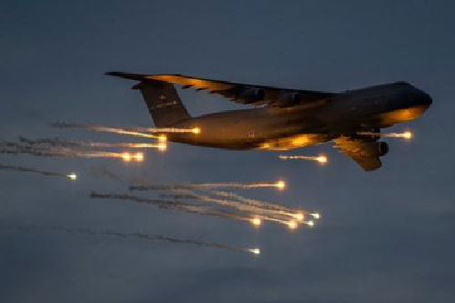 C-5M Super Galaxy phô diễn khả năng chặn tên lửa