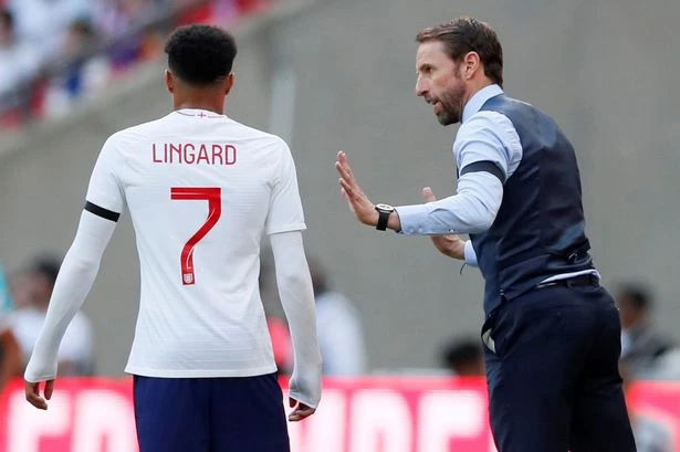 HLV Gareth Southgate và Jesse Lingard. HLV Gareth Southgate và Jesse Lingard.