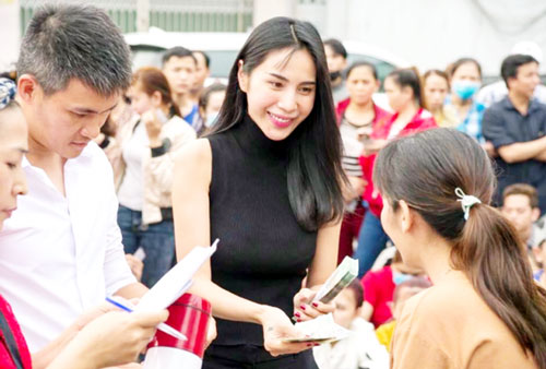 Sau v&#x1EE5; Ho&#xE0;i Linh, c&#xF3; n&#xEA;n ti&#x1EBF;p t&#x1EE5;c &#x1EE7;y th&#xE1;c cho ngh&#x1EC7; s&#x129; l&#xE0;m t&#x1EEB; thi&#x1EC7;n?