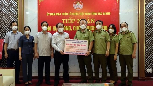 MTTQ Tỉnh Bắc Giang trân trọng đón nhận quà tặng từ Tổng cục trưởng Trần Hữu Linh và CB-NV