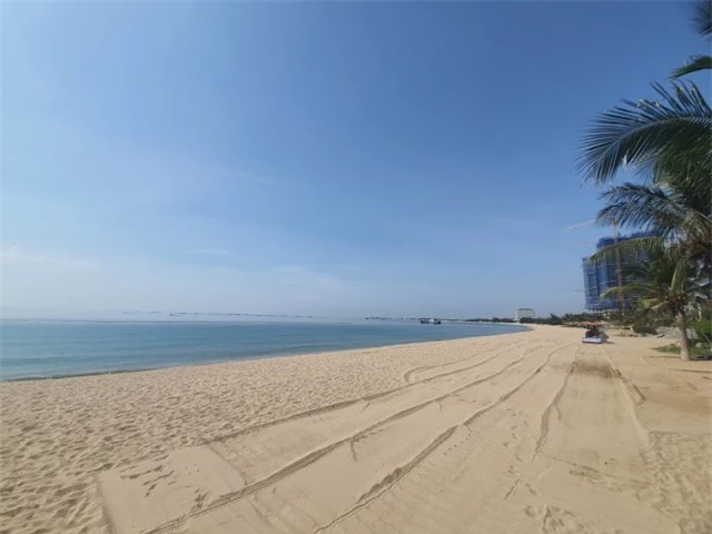 Biển Ninh Thuận vắng lặng không một bóng du khách - 3