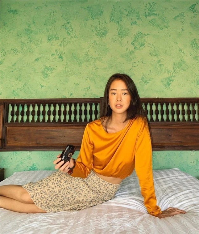 Vẻ đẹp và thần thái cuốn hút của cô gái gốc Việt trong MV mới của Đen Vâu ảnh 3