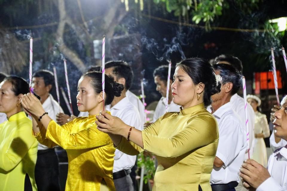 Hà Tĩnh: Cả nghìn người tập trung hành lễ không đeo khẩu trang, cần xử lý nghiêm người đứng đầu!