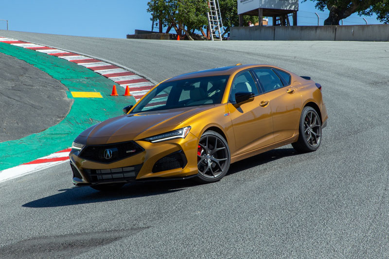 Chi tiết đối thủ của Mercedes-AMG C 43 4Matic, giá 1,2 tỷ đồng