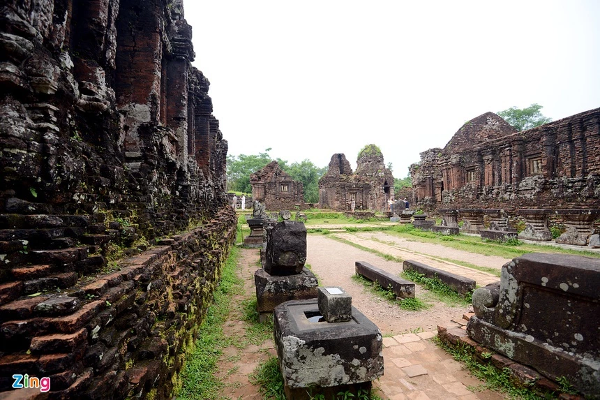 Khu đền tháp Mỹ Sơn được bắt đầu xây dựng vào thế kỷ IV. Nhiều thế kỷ sau, thánh địa này được bổ sung các ngọn tháp lớn nhỏ, đã trở thành khu di tích chính của văn hóa Chăm Pa tại Việt Nam. Ngoài chức năng hành lễ, khu đền tháp Mỹ Sơn còn là trung tâm văn hóa, tín ngưỡng của các triều đại Chăm Pa và là nơi chôn cất vua, thầy tu quyền lực.