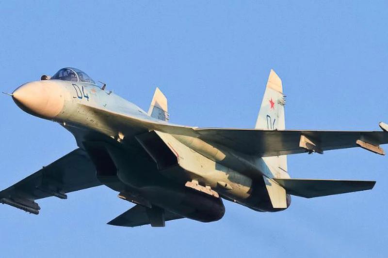 Chiến đấu cơ Su-27.