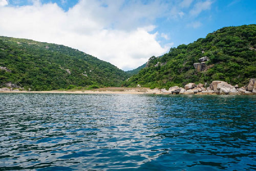 Ngỡ ngàng với vẻ đẹp mê hồn của đảo Hòn Lớn