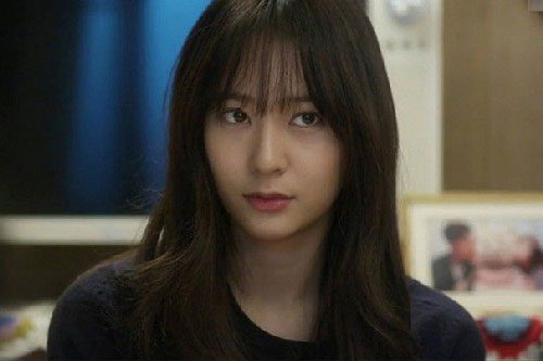 Sau bữa giỗ ở quê, chồng thẫn thờ ngồi xuống ghế rồi bảo tôi: "Anh hối hận vì đã lấy em làm vợ"