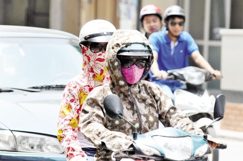 Lưu ý khi ra ngoài đường trời nắng 40 độ