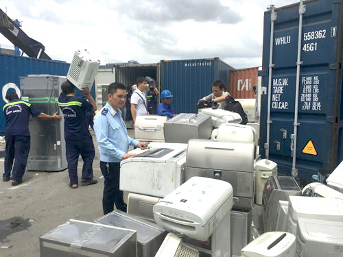 TP.HCM: Một cán bộ Công an chống buôn lậu bị bắt về tội... buôn lậu