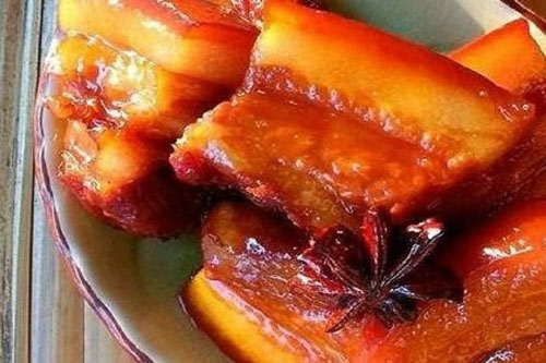 Khi làm món thịt heo hầm, bạn không nên cho loại gia vị này vào, nếu không món ăn sẽ không thơm và bị đắng