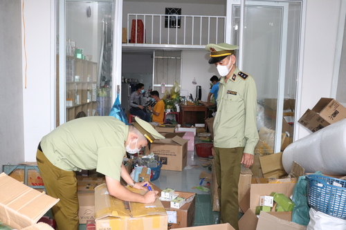 Đắk Lắk: Hàng nghìn sản phẩm thực phẩm chức năng và mỹ phẩm không rõ nguồn gốc, xuất xứ bị kiểm tra