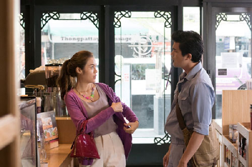 Chồng tan làm liền đi nhậu với bạn, ngang qua công ty vợ và được chứng kiến cảnh tượng khiến anh ta loạng choạng suýt ngã