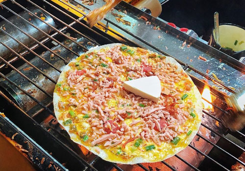 Món bánh nào được mệnh danh 'pizza của Việt Nam'?