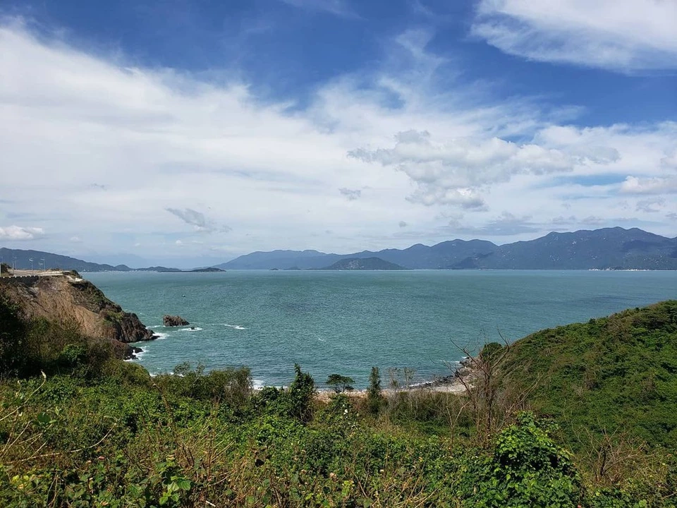 Theo Viện Hải dương học Nha Trang, Khánh Hòa, đầm Nha Phu là nơi sinh sống của khoảng 232 loài phù du khác nhau. Đầm Nha Phu là một vùng biển rộng lớn nằm giữa vịnh Nha Trang và Vân Phong. Đầm có diện tích hơn 1.500 ha, sở hữu hệ động thực vật đa dạng cùng phong cảnh hoang sơ. Ảnh: Lenhan_0402.